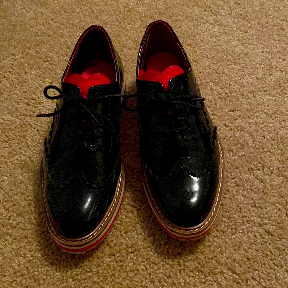 Zara Oxford shoes, heart shaped tong size 39.